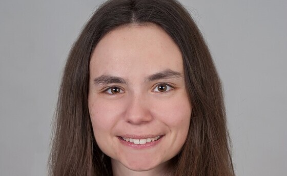  Estelle Höllhumer