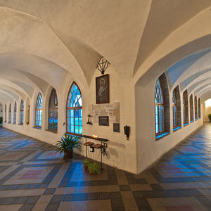 Kreuzgang unserer Kirche