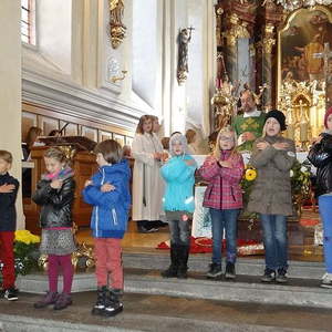 Familienmesse mit Ministrantinnenaufnahme