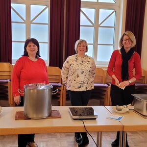 Danach luden die kfb-Frauen zum Suppenessen ein. 