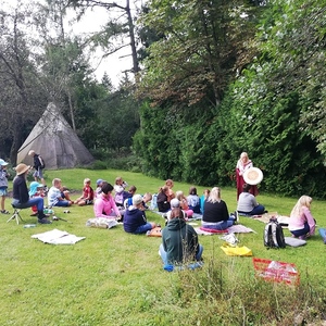 Märchenwanderung in der Bibliothek Altheim