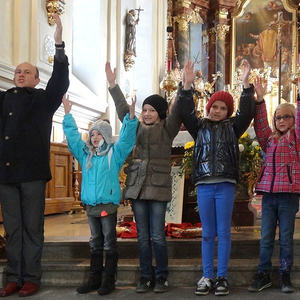 Familienmesse mit Ministrantinnenaufnahme