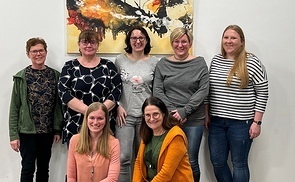 hinten v.l.n.r.: Hildegard Pramper, Gertraut Keplinger, Ulrike Eckerstorfer-Oberngruber, Carina Huber, Katharina Neubacher (nicht am Bild: Sissy Striegl und Sonja Scheinmayr).
