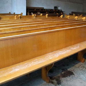 Transport der Kirchenbänke von der Tischlerei Manigatterer zur Lagerhalle 13.07.2016