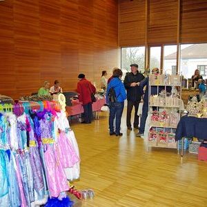 Weihnachtsbuchausstellung mit Kreativmarkt