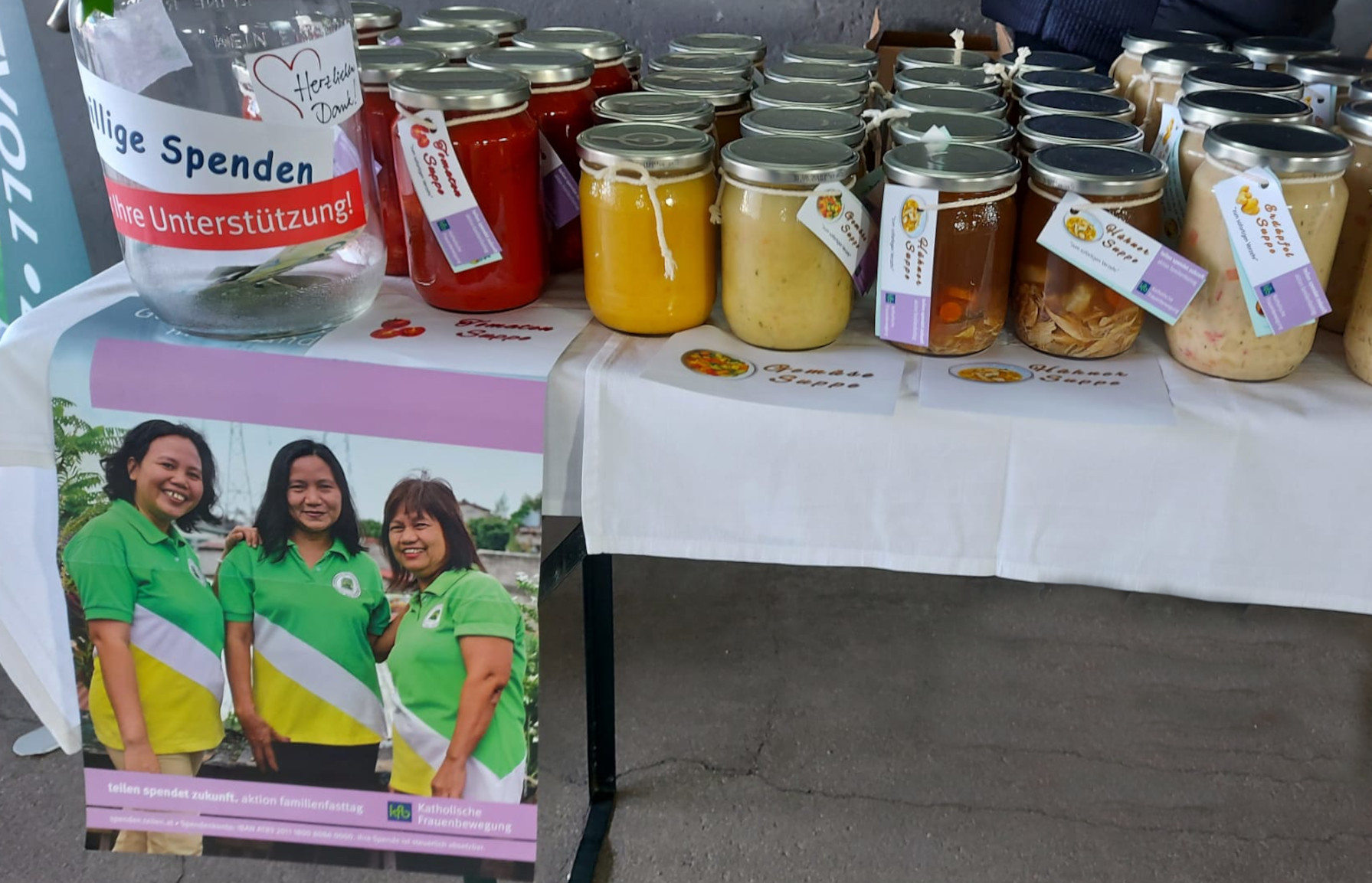 „Suppe im Glas“ von der KFB Ottnang und Thomasroith beim Frischemarkt