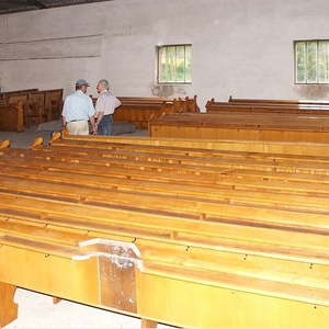 Transport der Kirchenbänke von der Tischlerei Manigatterer zur Lagerhalle 13.07.2016