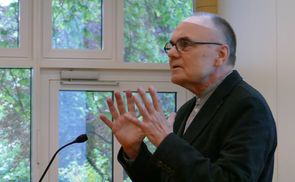 Der Jesuit Pater Friedhelm Mennekes SJ referierte an der JKU.